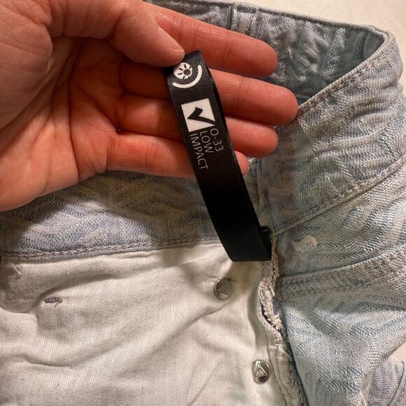 Guess Cube Pattern Denim Mini Skirt Light Blue Button Front Sustainable 30 - Picture 13 of 14